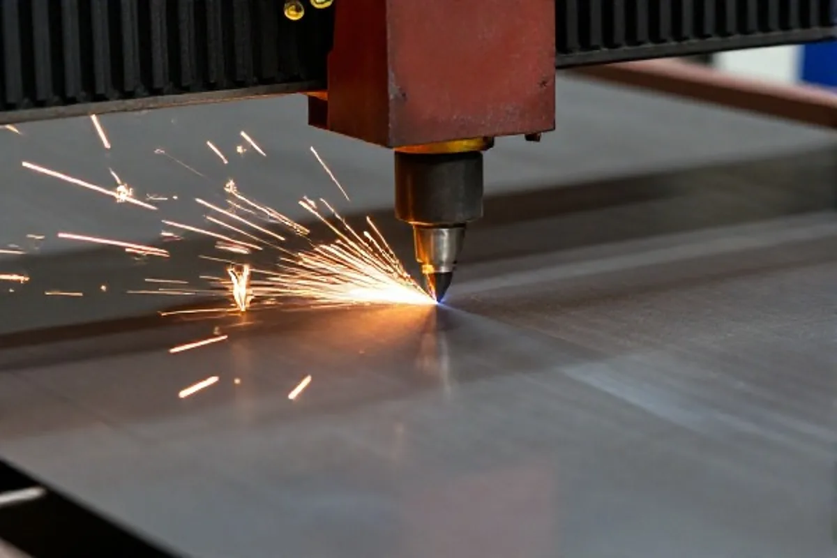 High-precision fiber laser cutting for steel aluminum and stainless steel sheets